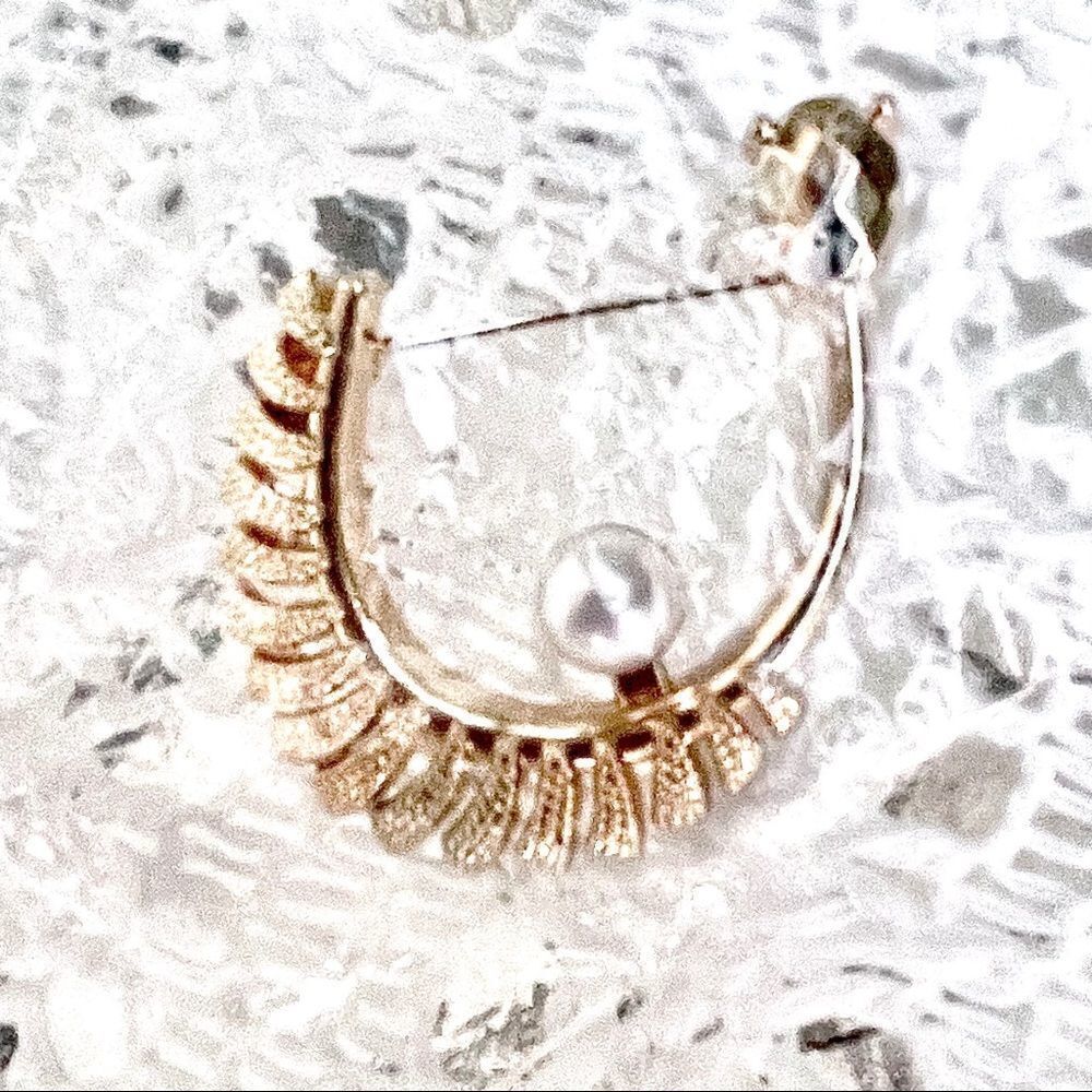 🍍3/$15🍍 Gold Plated Crystal & Pearl Brooch